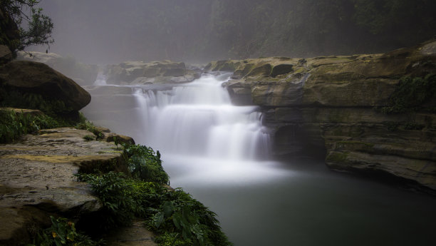 瀑布流水自然景观