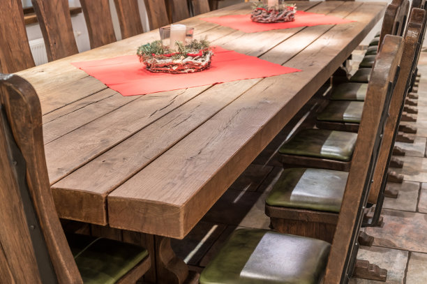 木头餐桌
