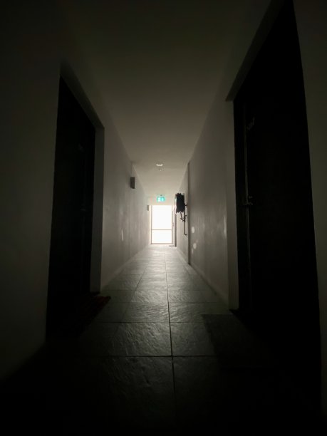 走廊里的光