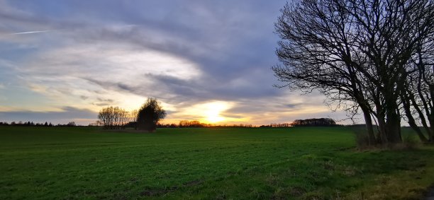 夕阳与电塔