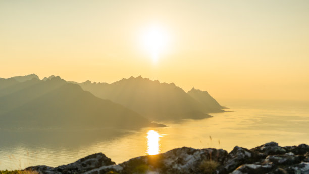 山岩峭壁