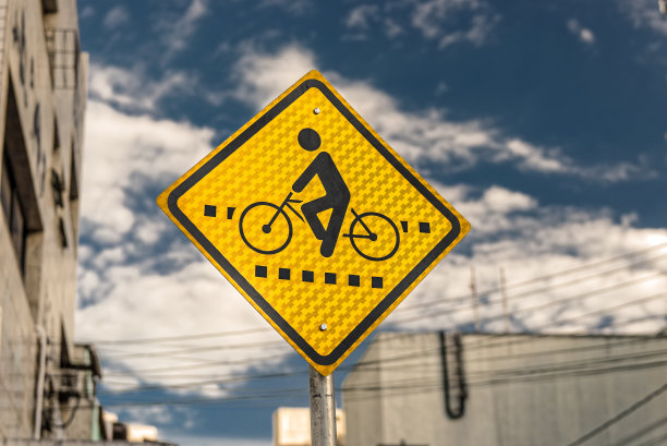 自行车道指示牌