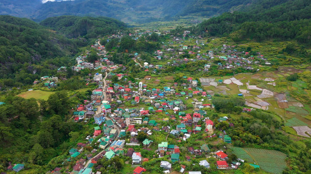 山顶俯瞰城市