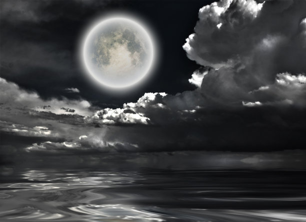 水面月光