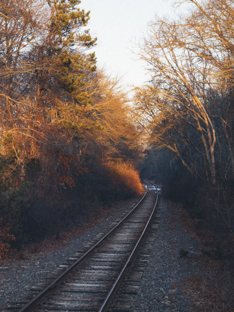 夕阳下的旧铁路 