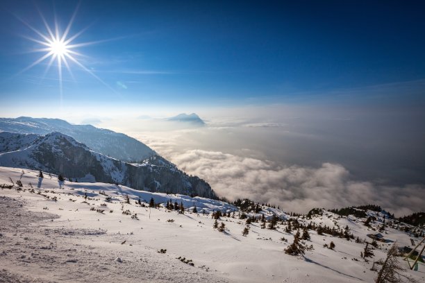 冬季雪山清晨