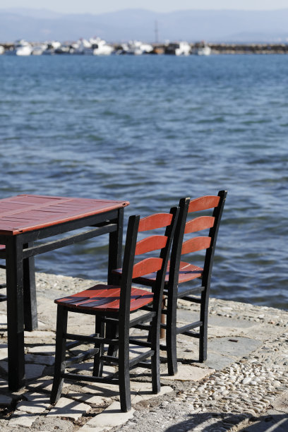 海边的桌椅
