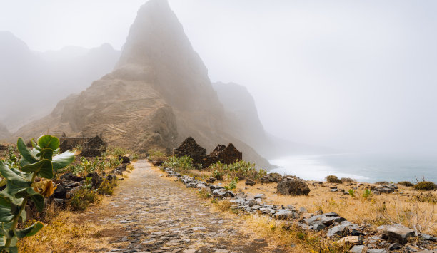 山峦荒山