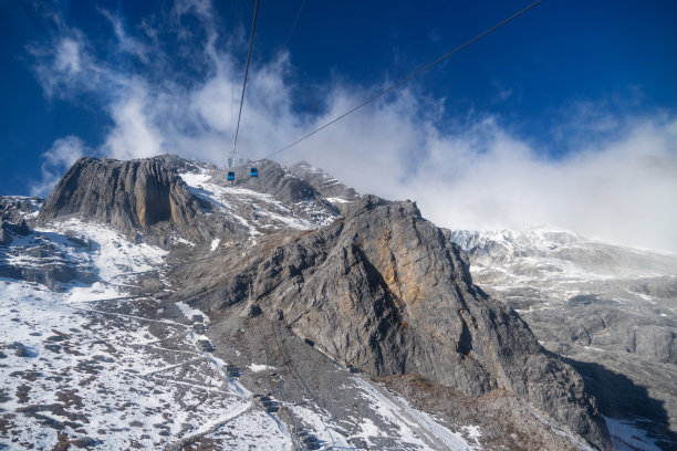 丽江高山雪景