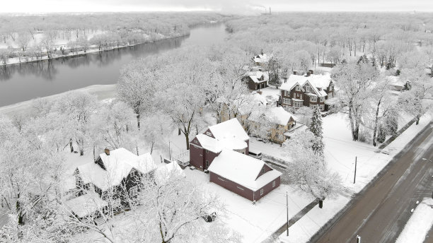 白雪皑皑冬季郊外雪景