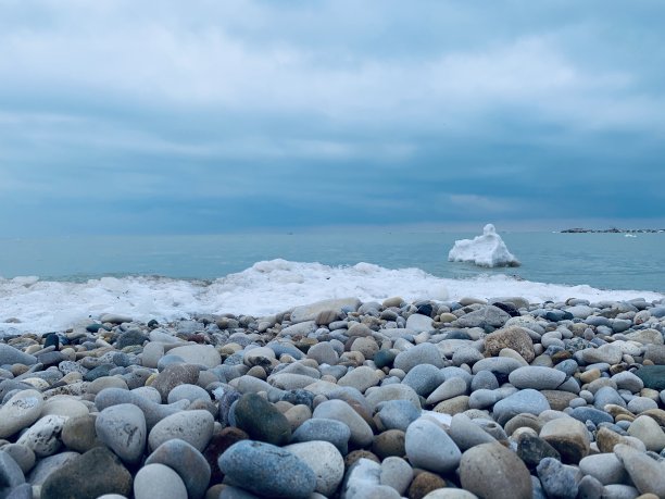 冬天海洋湖泊下雪