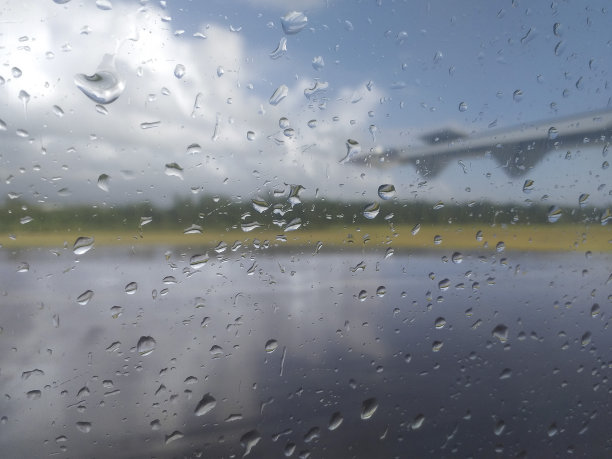 高清玻璃雨滴