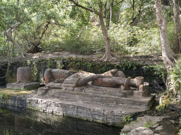 保护水资源环保雕塑