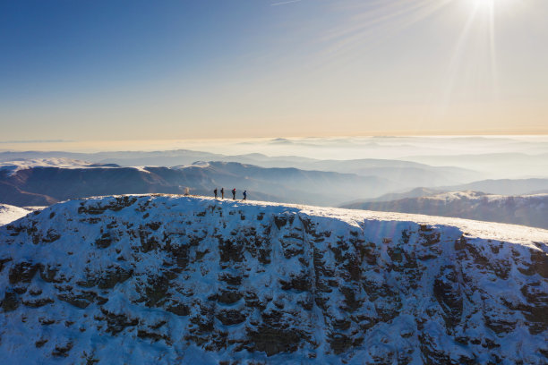 雪峰 山脉 积雪 山顶 阳光