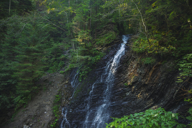 群山高山瀑布清明节