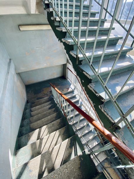 现代风格木制楼梯