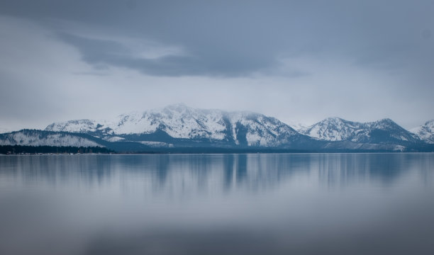 风景 灰度图