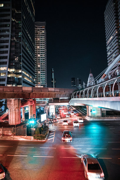 夜晚桥梁车流