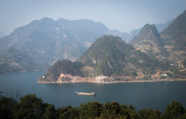 三峡大坝地貌全景图