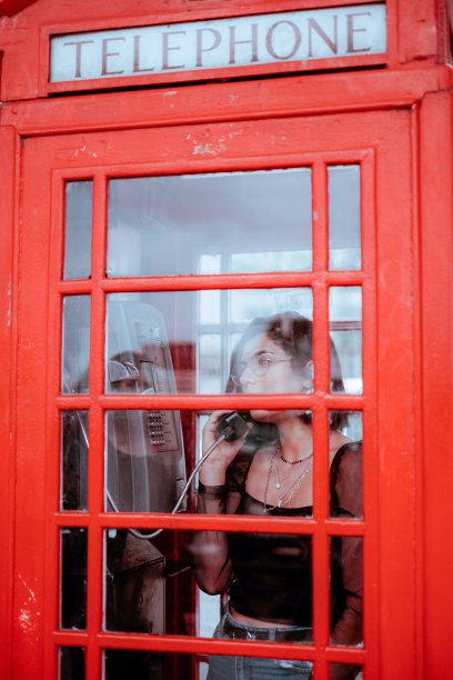 红色公共电话亭