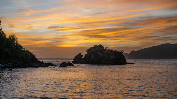 夕阳下的大山风景