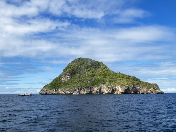 海岛洞口天空岩石