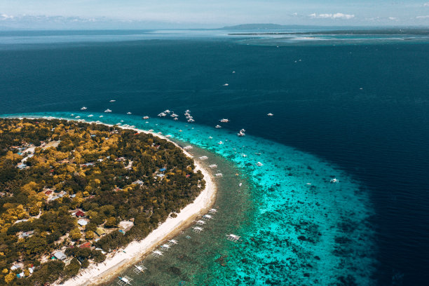 海边礁石海浪海洋海岛