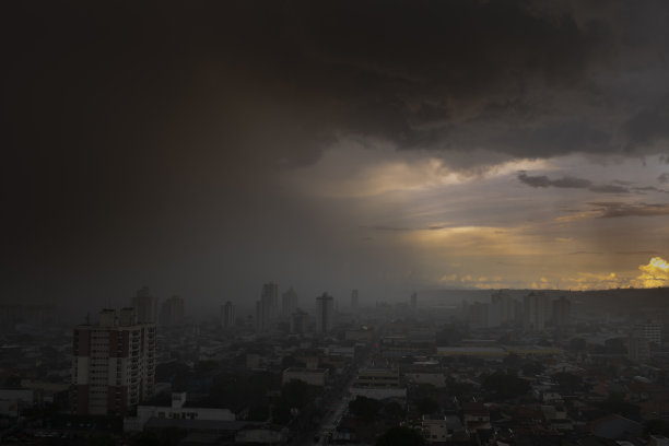 暴雨街区