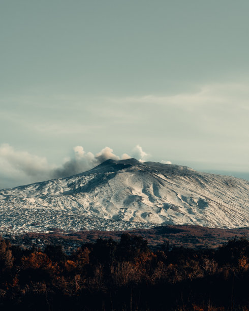 远处的火山