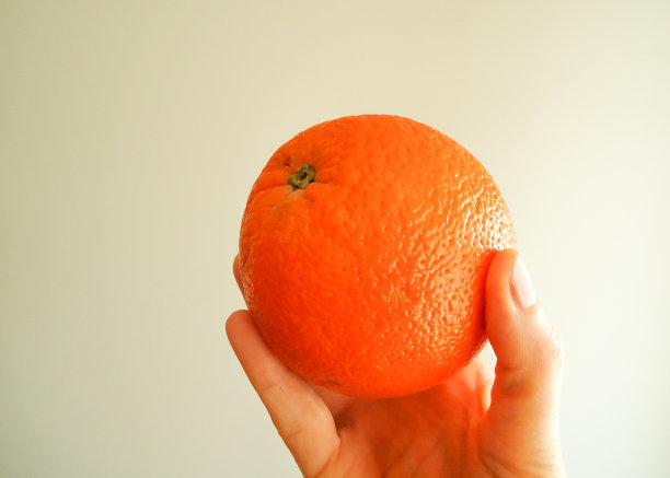 一个橙子