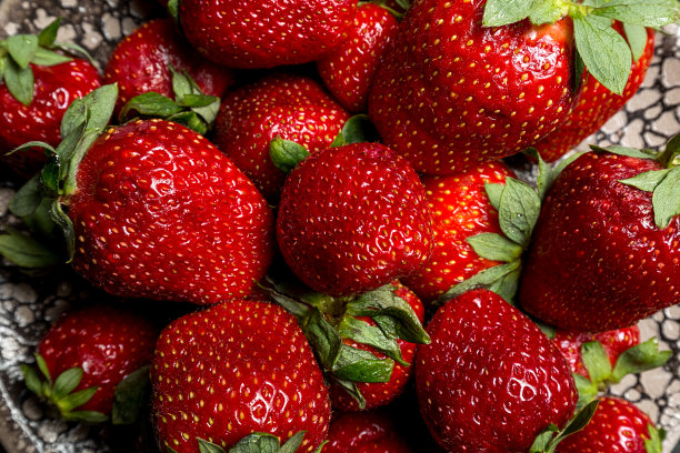 一碟草莓