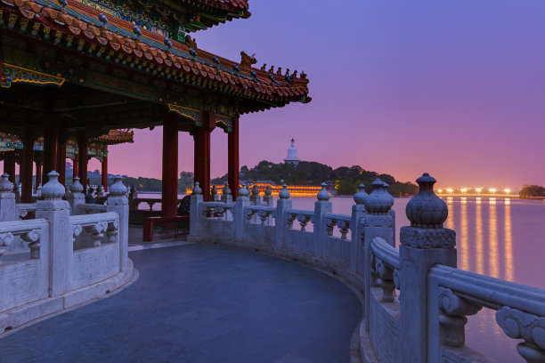北京,北海公园夜景