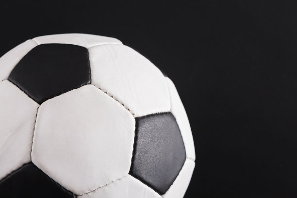 球形物体的艺术：欧洲杯历届比赛用球的审美与工艺