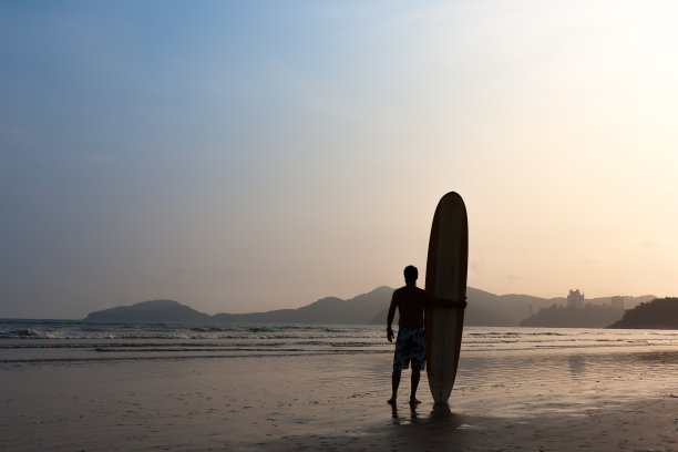 夏天夜晚的旅行者