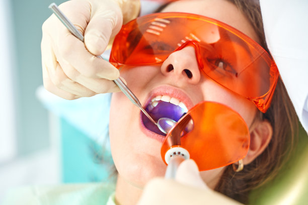 牙齿保健专业种牙