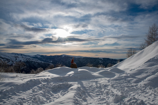 雪峰 山脉 积雪 山顶 阳光