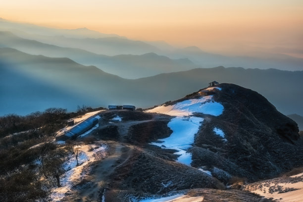 雪峰 山脉 积雪 山顶 阳光