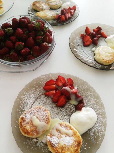 营养早餐,面包,草莓