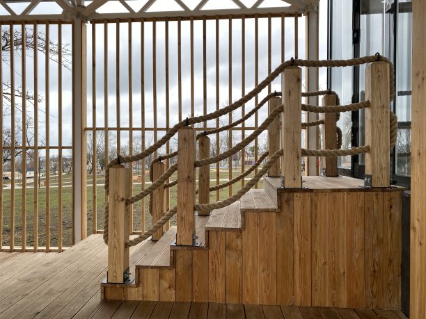 现代风格木制楼梯