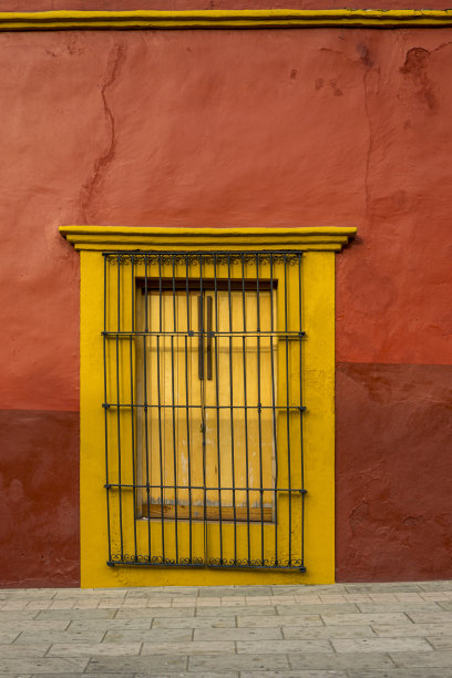 黄墙红窗