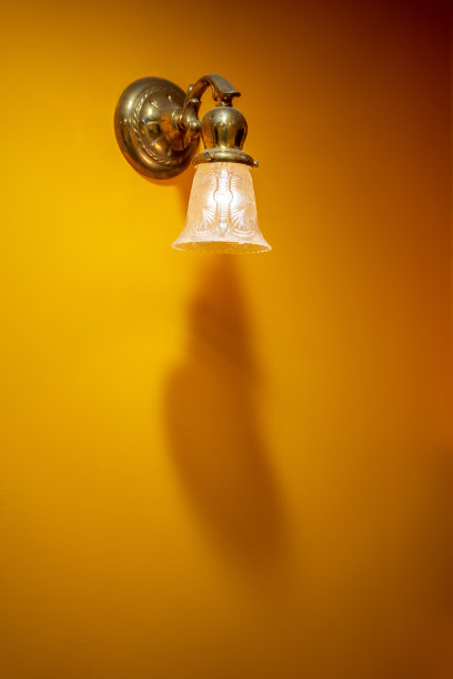 橙色灯具