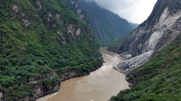 虎跳峡风光壁纸