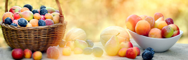 新鲜桃子夏季水果图片