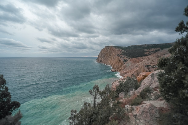 海边山