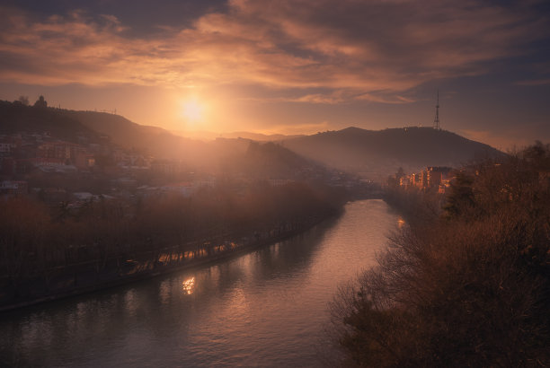 小镇夕阳风景