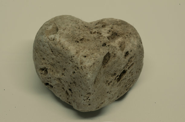 心形石头