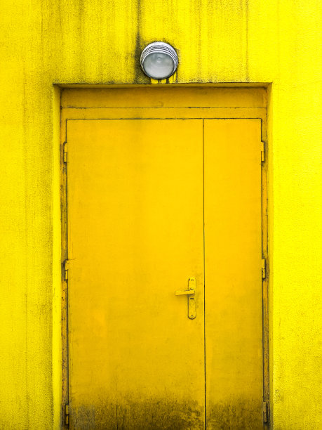 黄色墙面房