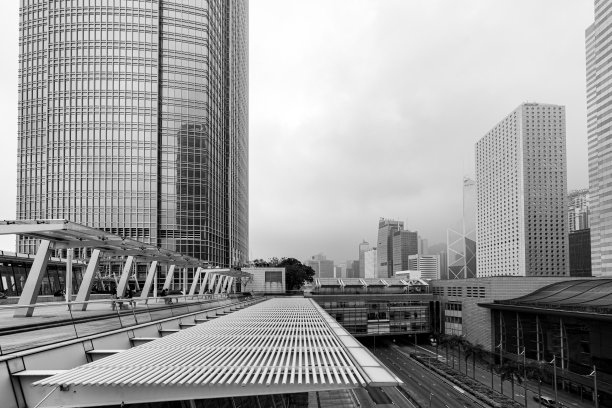 地砖观景台和金融区摩天大楼