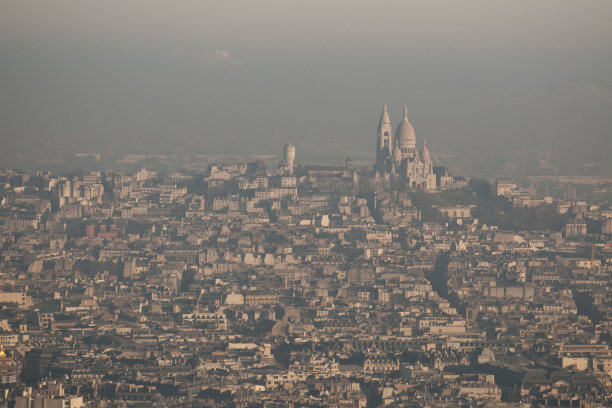 雾霾中都市