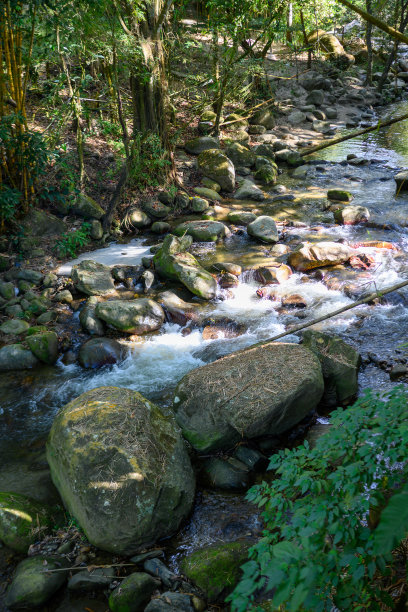 山峦水道